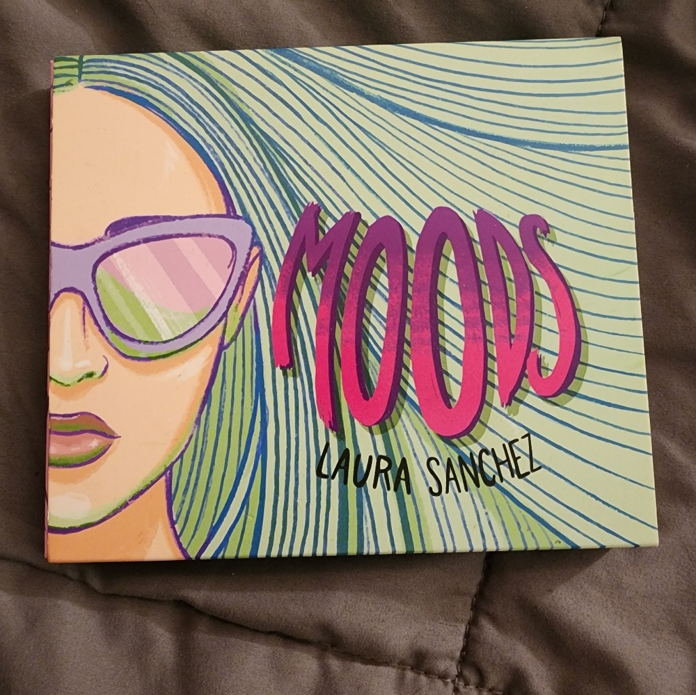 Moods eyeshadow palette